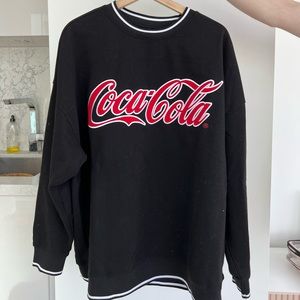 MOVING SALE!🌸 H&M oversized sweatshirt Coca-Cola
Size: XL